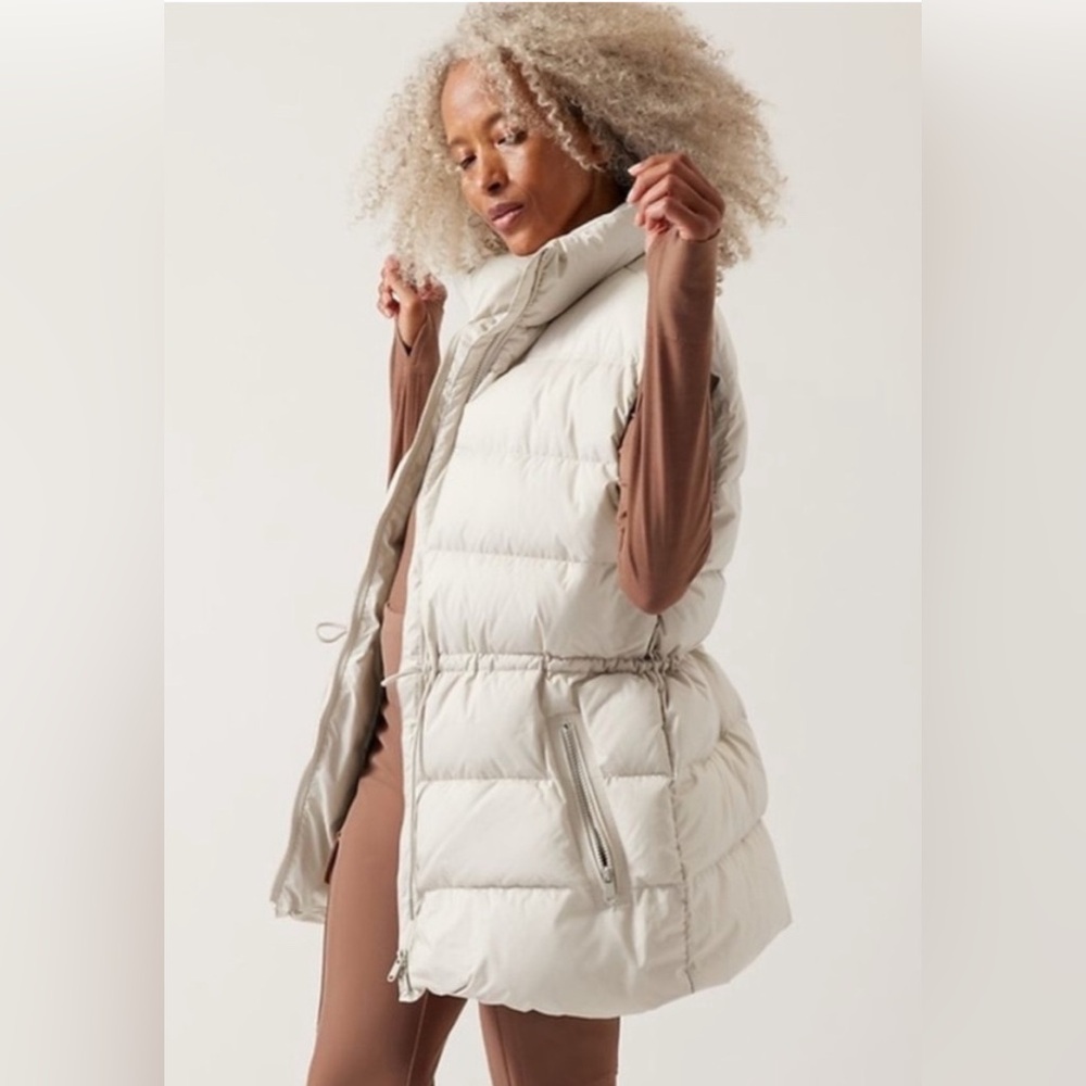 NWT Athleta XL Cascade Down Vest Tan - best puffer vest💕